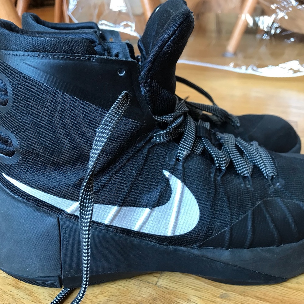 Black Hyperdunks